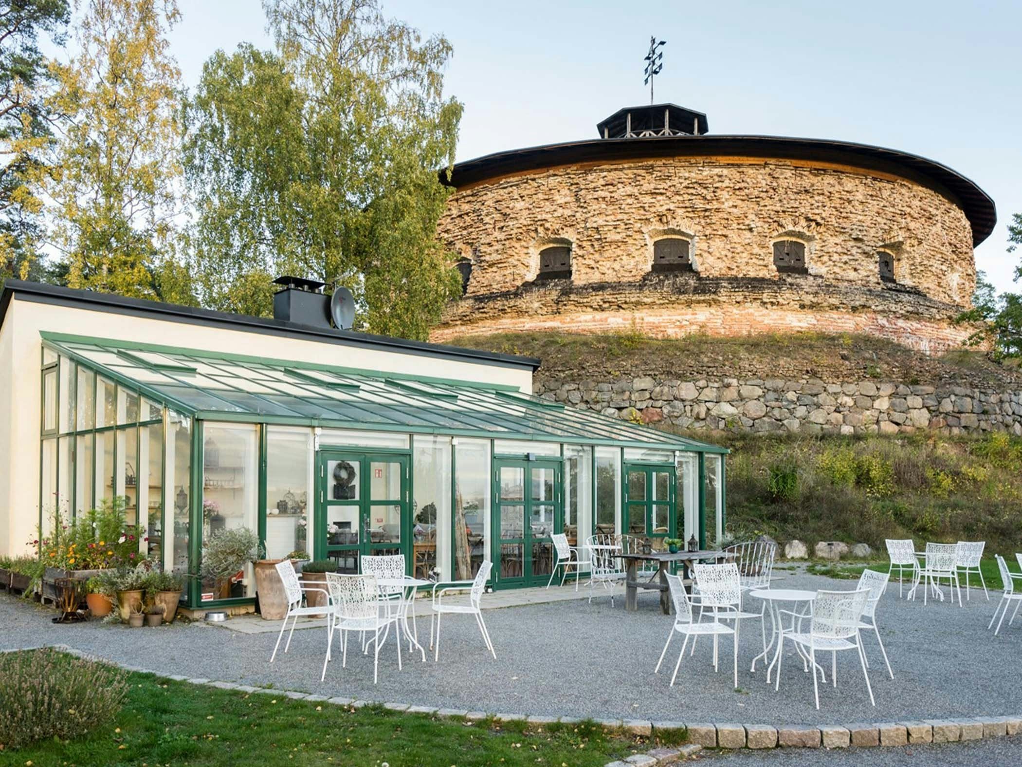 The orangery outside STF Fredriksborg Hotel with the fortress in the background.