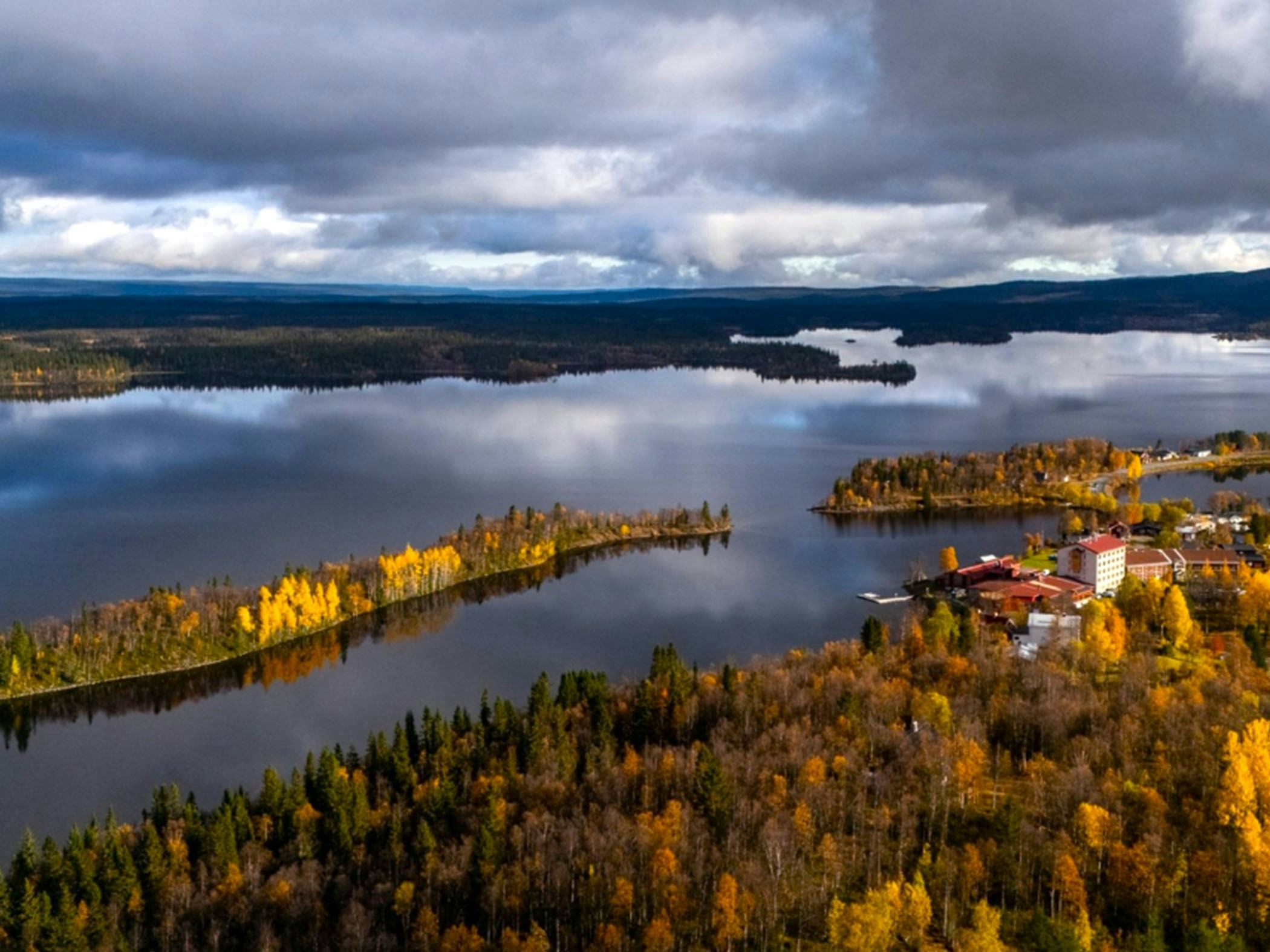 Drone image of Saxnäsgården, water and forest.